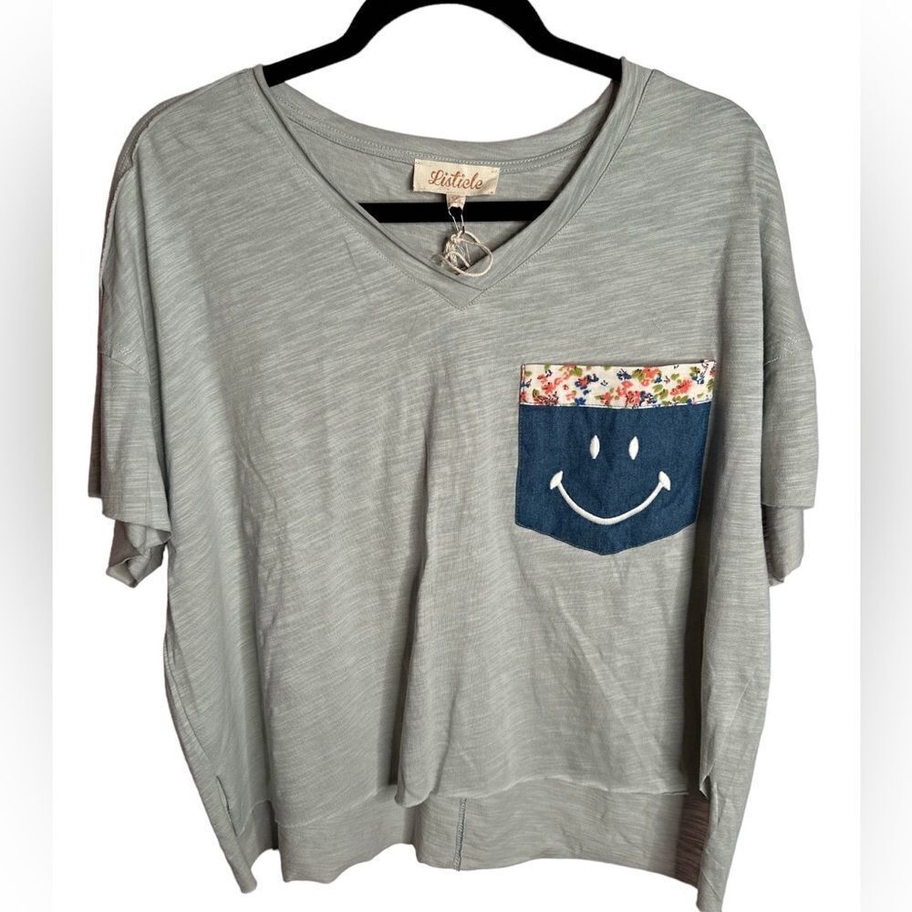 Listicle T-shirt Smiley Face floral border